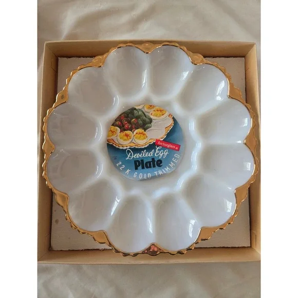 Vintage Anchor Hocking Milk Glass Deviled Egg Plate 22K Gold Trim 896 Boxed - Picture 4 of 5